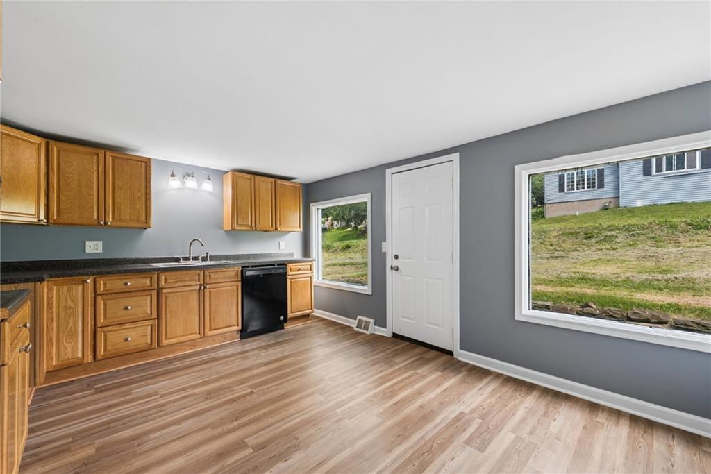 690 Brownstown Road Irwin, PA 15642 - Photo 9 of 24 Panoramic Windows