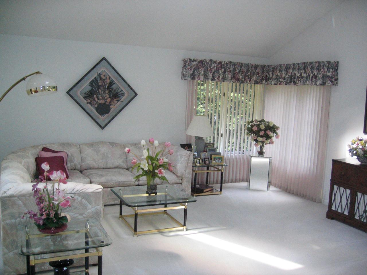 124 Winesap Road Pittsfield, MA 01201 - Photo 2 of 6 living room