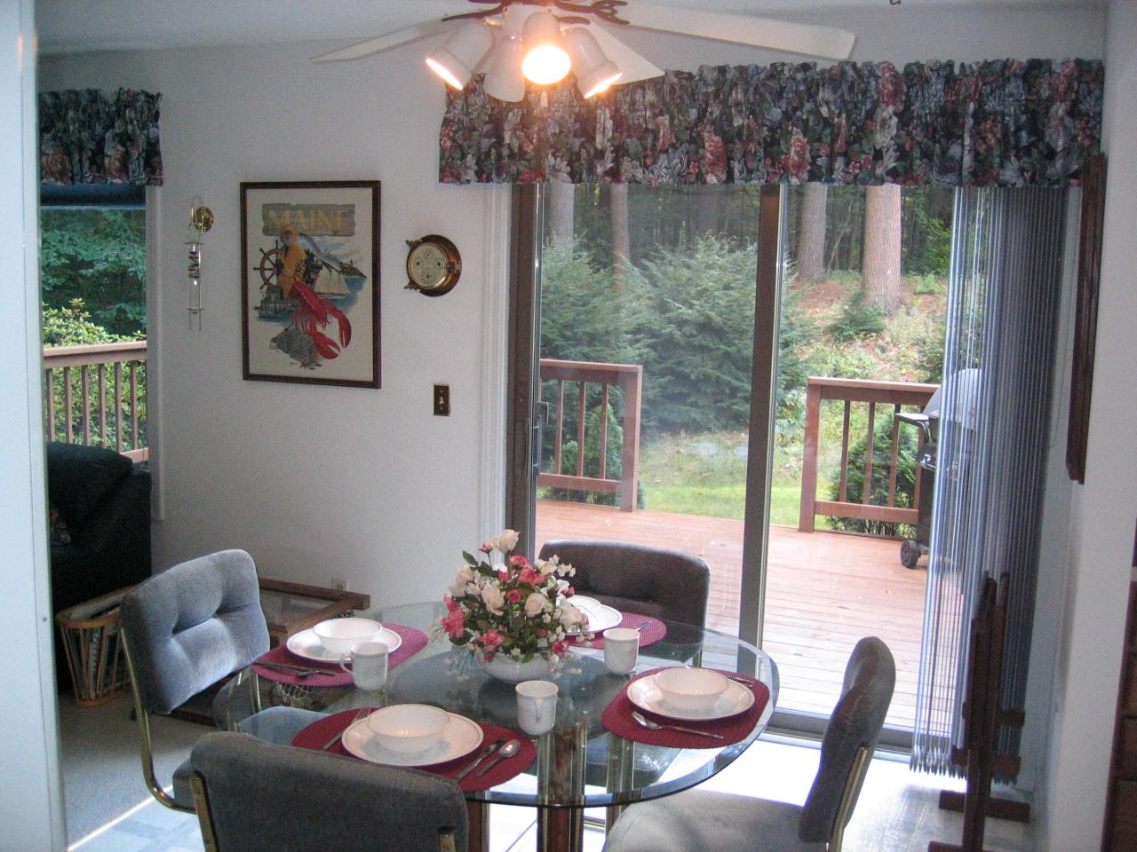 124 Winesap Road Pittsfield, MA 01201 - Photo 6 of 6 kitchen eating area
