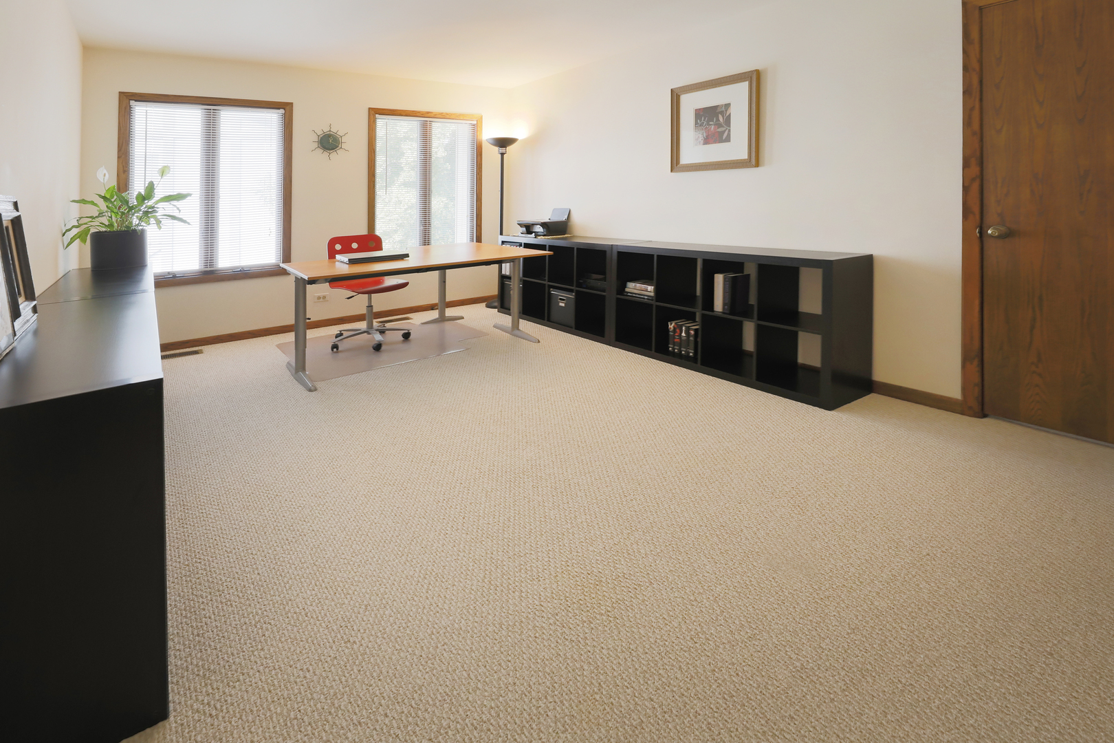 1975 Brookside Lane Hoffman Estates, IL 60169 - Photo 19 of 32 a living room with furniture