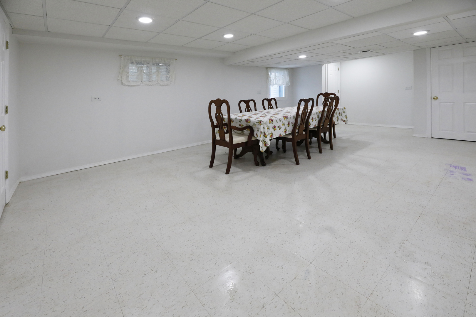 1975 Brookside Lane Hoffman Estates, IL 60169 - Photo 24 of 32 a view of a big room with windows & lounge chairs
