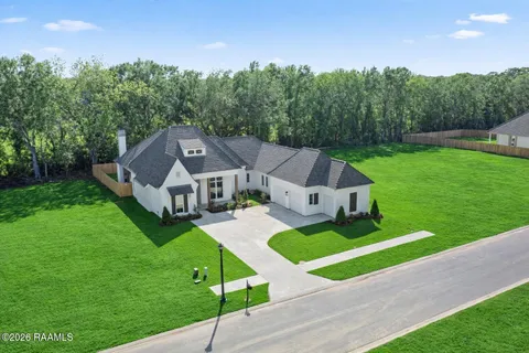 $875,000 | 111 Leaning Oak Drive, Lafayette, LA 70508