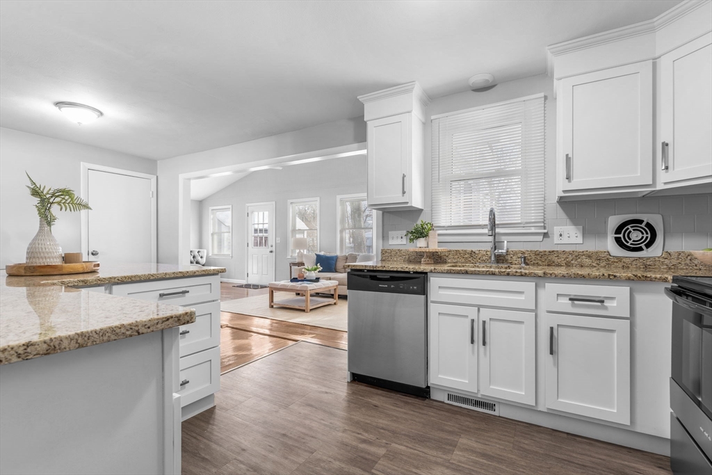 54 Roundtop Road Framingham, MA 01701 - Photo 14 of 34