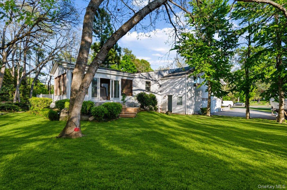 151 Seaman Neck Road Dix Hills, NY 11746 - Photo 33 of 35