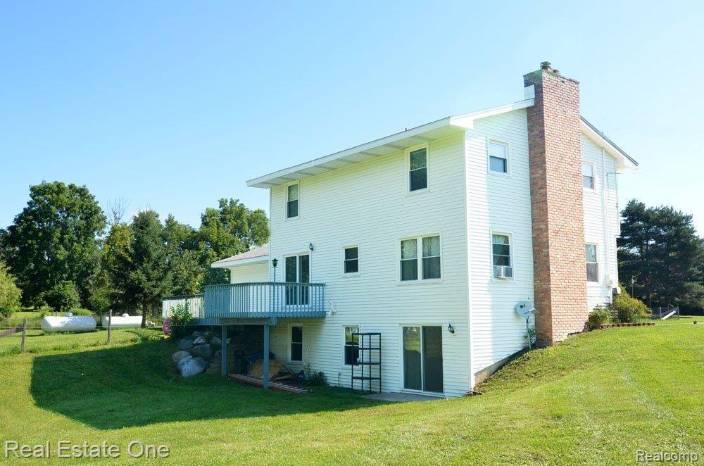 8085 Sheraton Park Road Fenton, MI 48430 - Photo 7 of 25 Deck