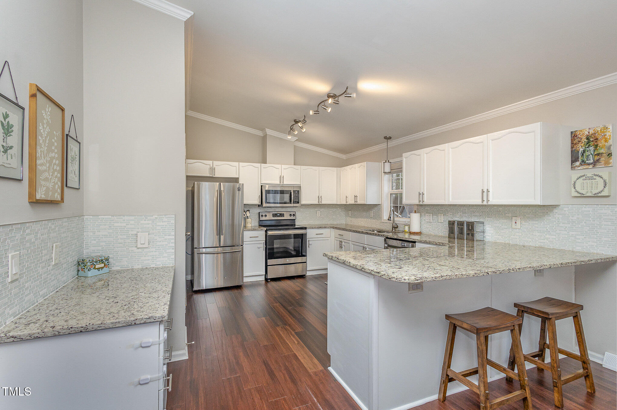 1110 Lexington Farm Road Apex, NC 27502 - Photo 8 of 23 Kitchen