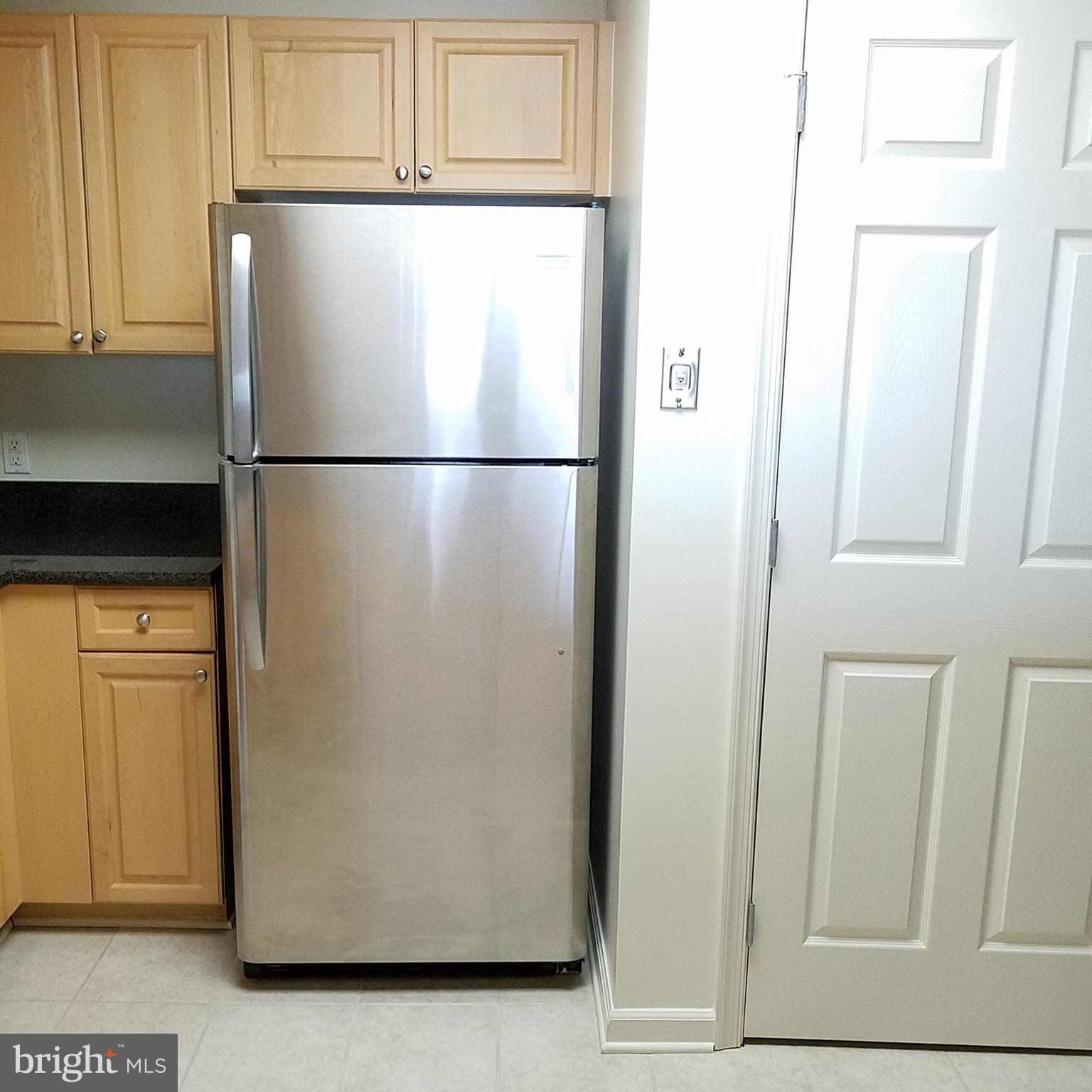 2726 Gallows Road, Unit 1104 Vienna, VA 22180 - Photo 11 of 37 a white refrigerator freezer and a dishwasher sitting in a kitchen