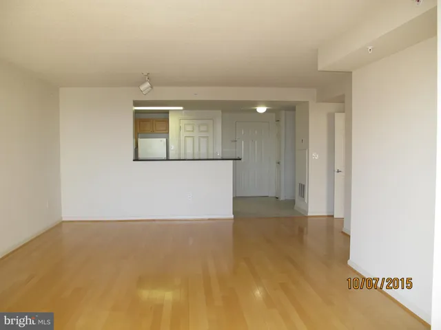 an empty room with a bathroom and mirror