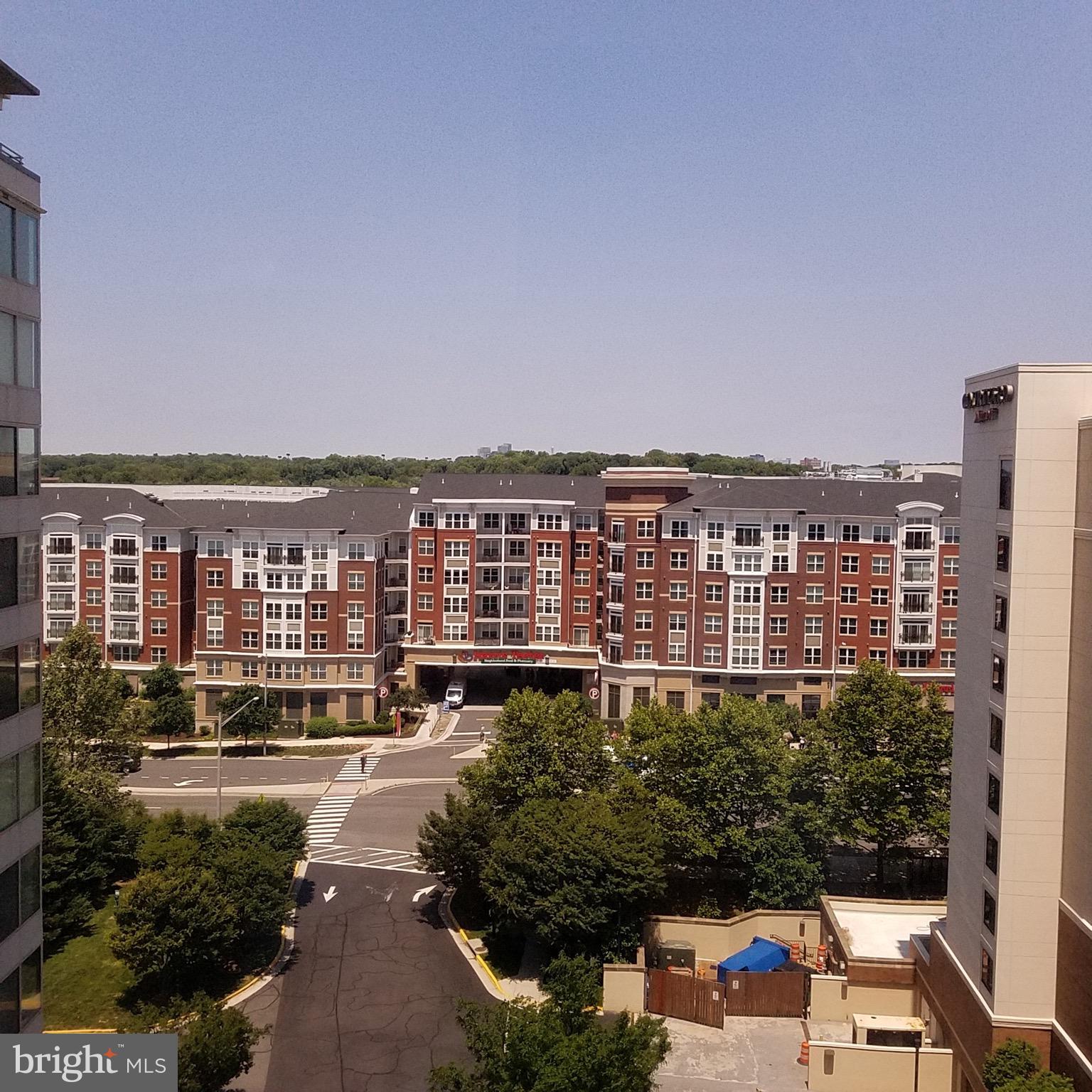 2726 Gallows Road, Unit 1104 Vienna, VA 22180 - Photo 28 of 37 an aerial view of multiple houses