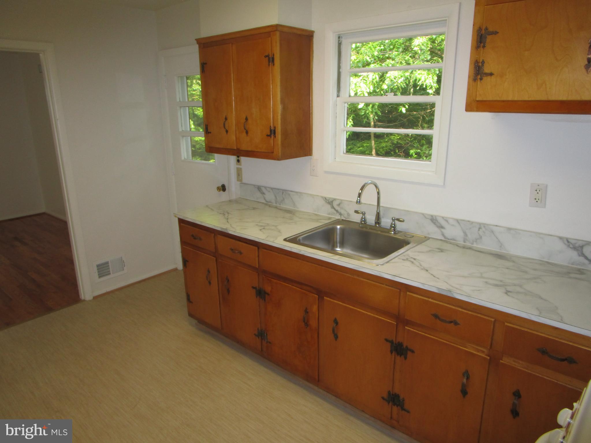 1109 Ruppert Road Silver Spring, MD 20903 - Photo 10 of 31