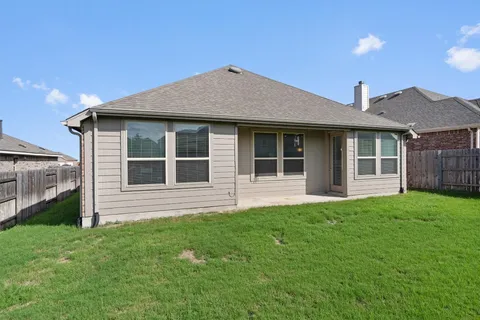 a view of front of a house with a yard