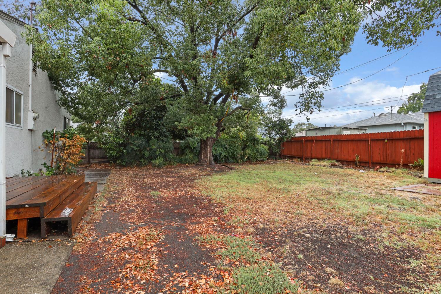 2755 Inman Avenue Stockton, CA 95204 - Photo 31 of 34 a backyard of a house