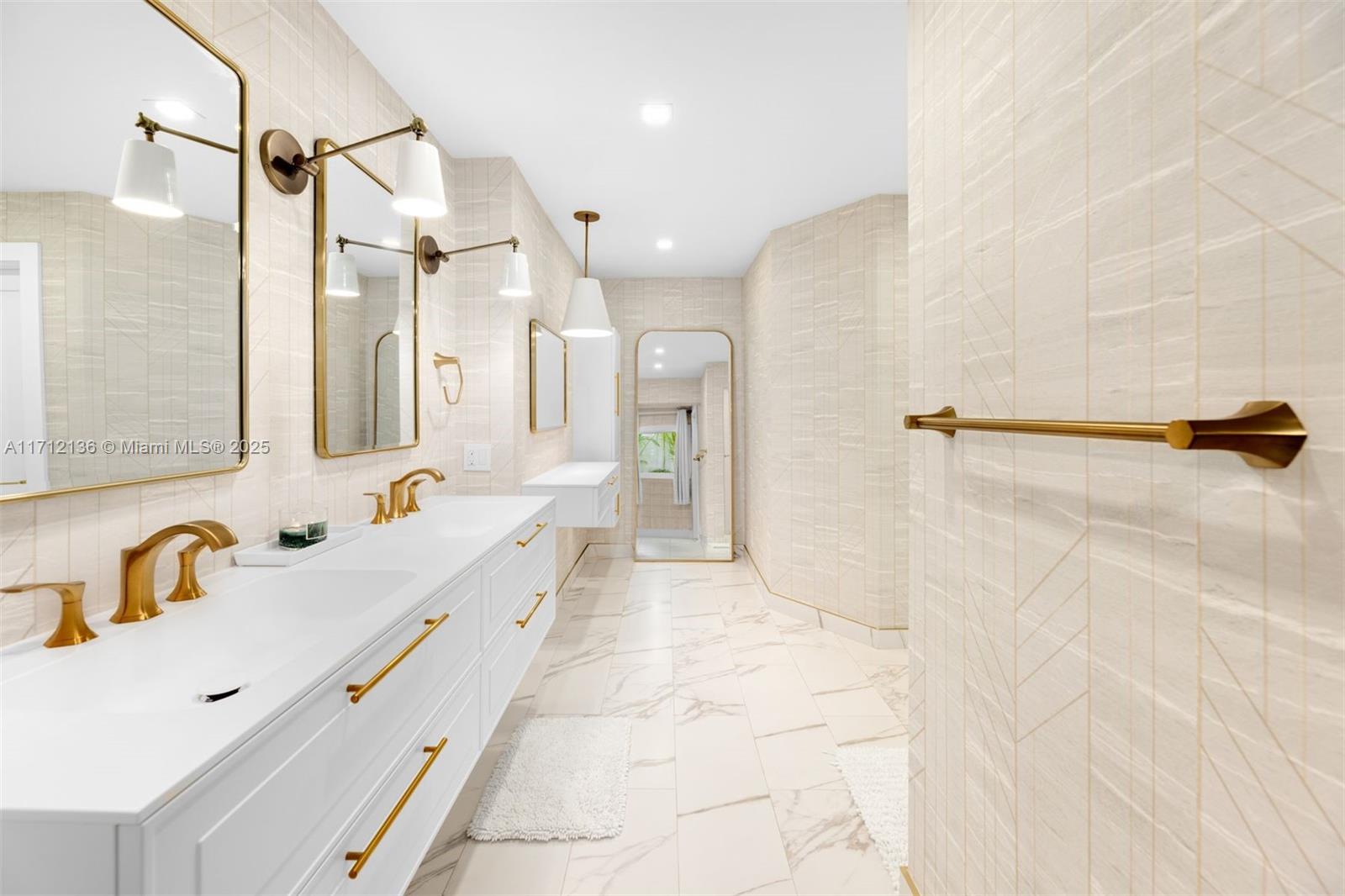 345 Gulf Road Key Biscayne, FL 33149 - Photo 20 of 43 a bathroom with a tub sink and mirror