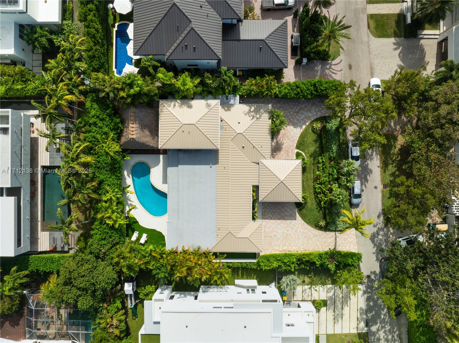 345 Gulf Road Key Biscayne, FL 33149 - Photo 41 of 43 an aerial view of a house with a garden and plants