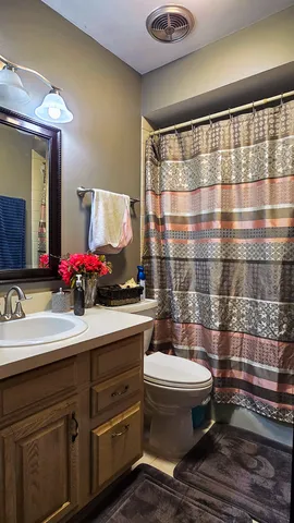 $168,900 | 9601 Karlov Avenue, Unit 104, Oak Lawn, IL 60453