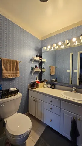 $168,900 | 9601 Karlov Avenue, Unit 104, Oak Lawn, IL 60453