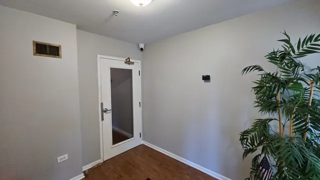 $168,900 | 9601 Karlov Avenue, Unit 104, Oak Lawn, IL 60453