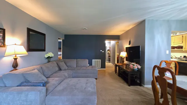 $168,900 | 9601 Karlov Avenue, Unit 104, Oak Lawn, IL 60453