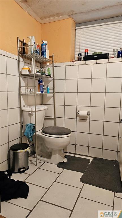 662 Jacques Street Perth Amboy, NJ 08861 - Photo 11 of 11 a bathroom with a sink a toilet and a mirror