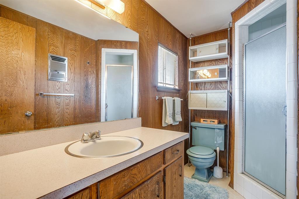 1525 Jenson Road Fort Worth, TX 76112 - Photo 35 of 40 Full bathroom upstairs.
