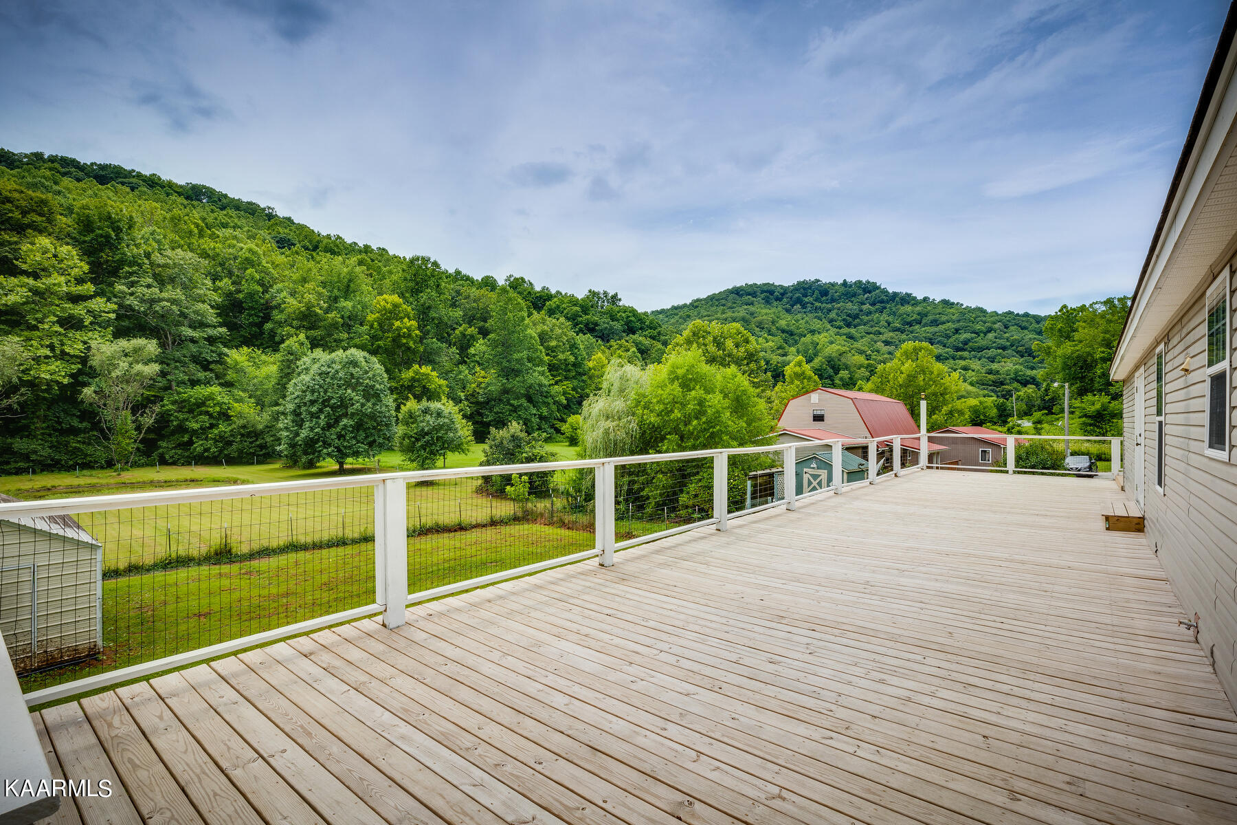 4500 Buffalo Road Oneida, TN 37841 - Photo 31 of 53 Extra Large Deck