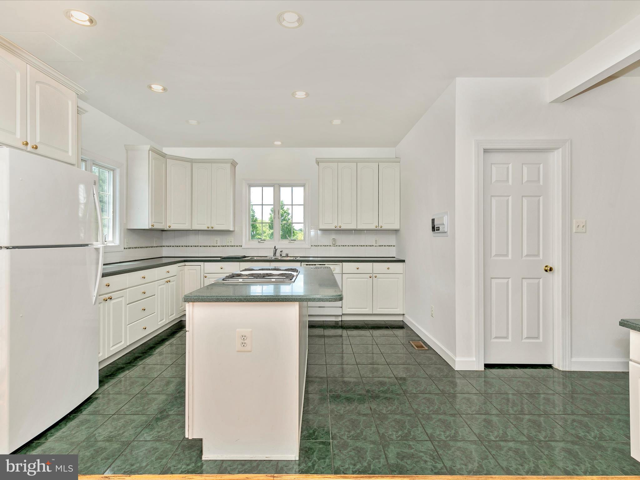 3304 Grayling Drive Mount Airy, MD 21771 - Photo 22 of 80 Center Island iwth seating and natural gas cooking