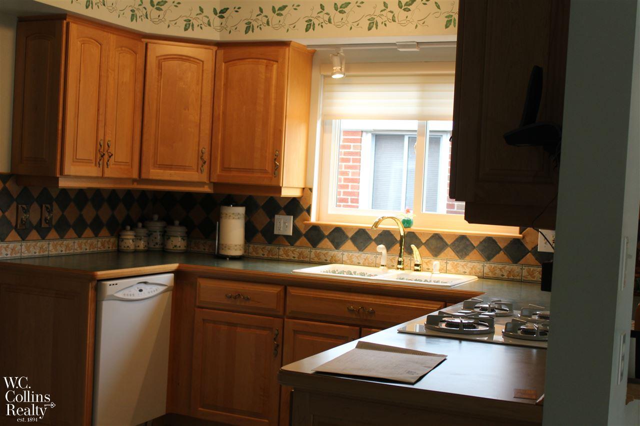 29350 Runey Drive Warren, MI 48092 - Photo 5 of 28 31300353-4.JPG
