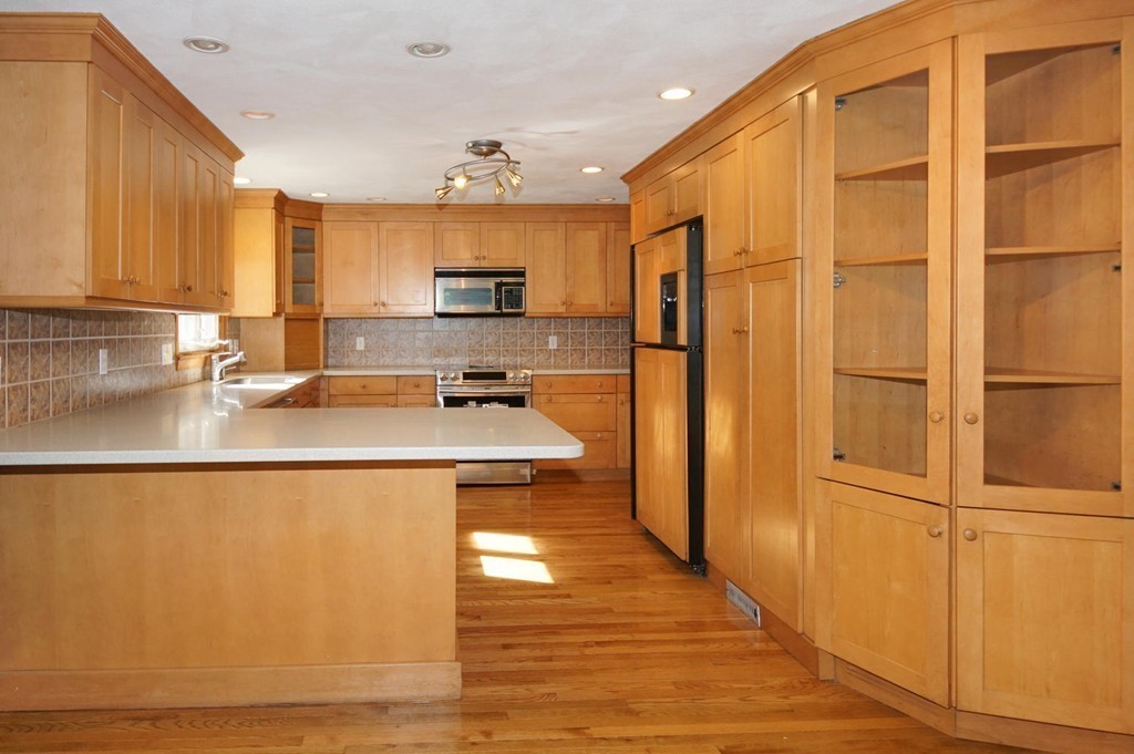 4 Aqueduct Road Natick, MA 01760 - Photo 7 of 30 Gallery Image 7