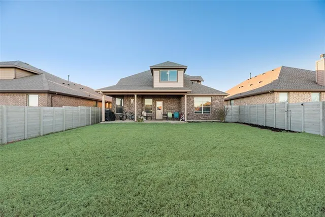 a view of an house that has garden
