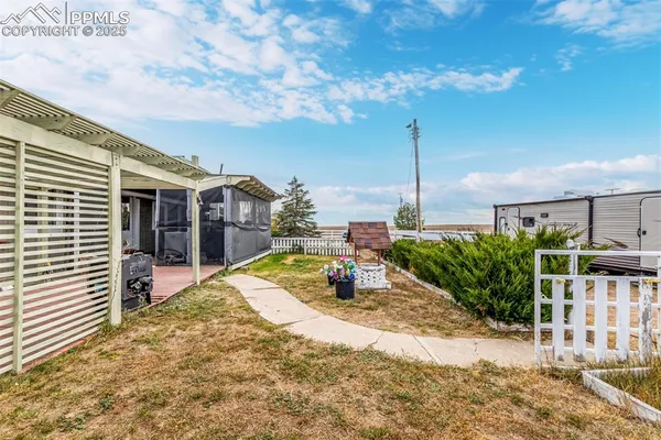 a view of a house with backyard and porch