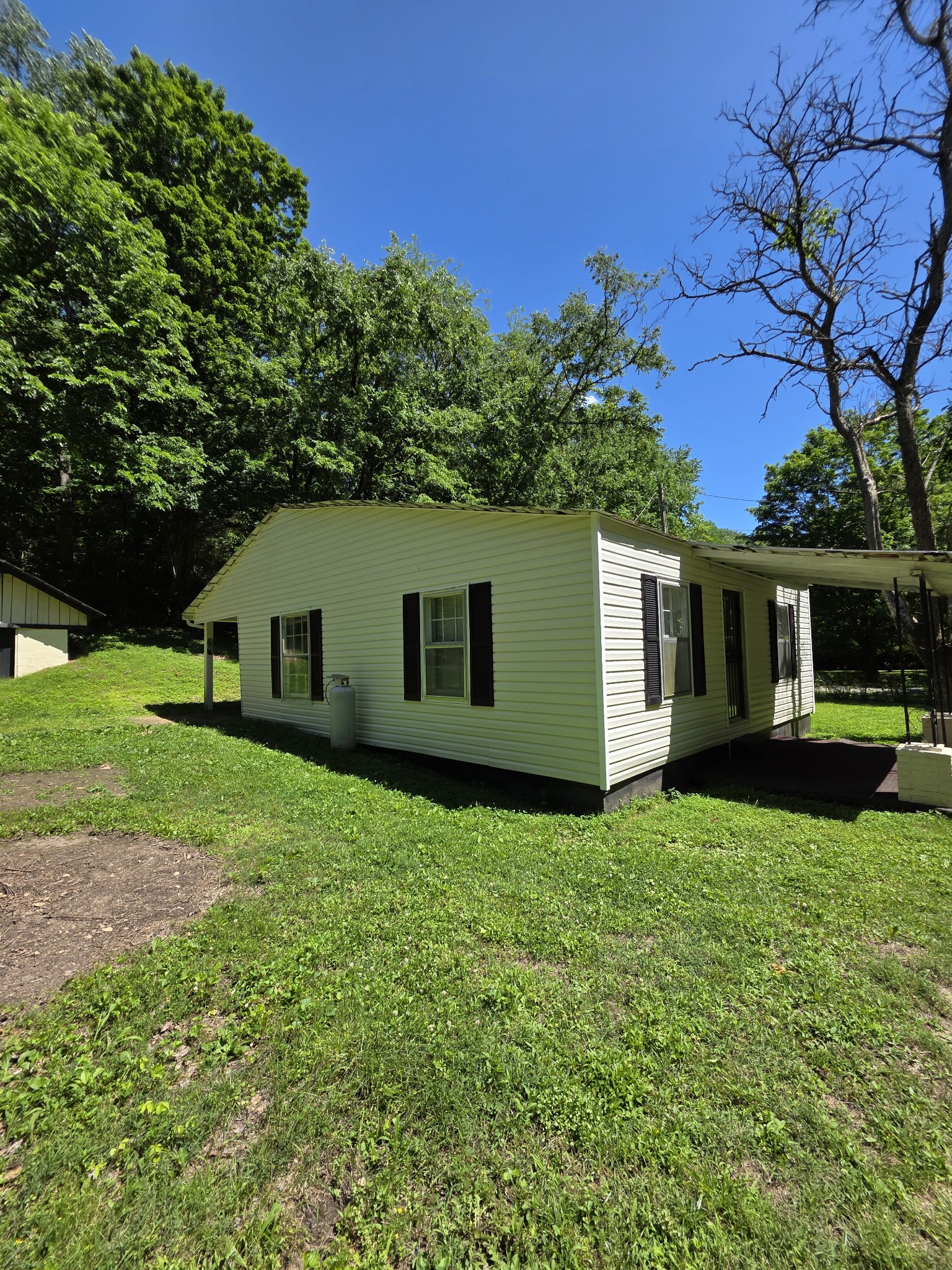 1048 Cemetery Road Ashland City, TN 37015 - Photo 2 of 16 Gallery Image 2