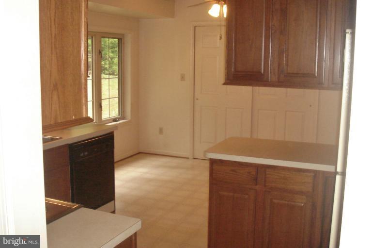 12396 Purcell Road Manassas, VA 20112 - Photo 9 of 24 Kitchen