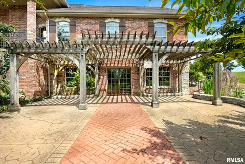 $3,950,000 | 3076 North 400 East Road, McLean, IL 61754