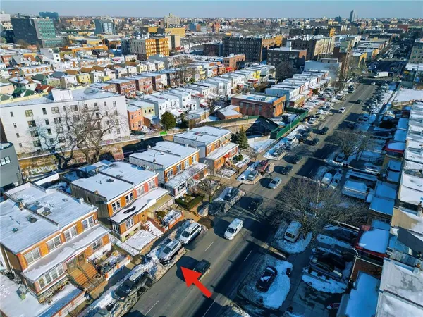 $1,050,000 | 2107 65th Street | Mapleton