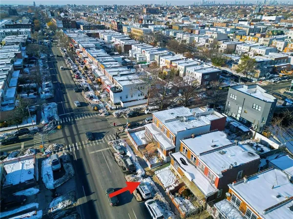 $1,050,000 | 2107 65th Street | Mapleton