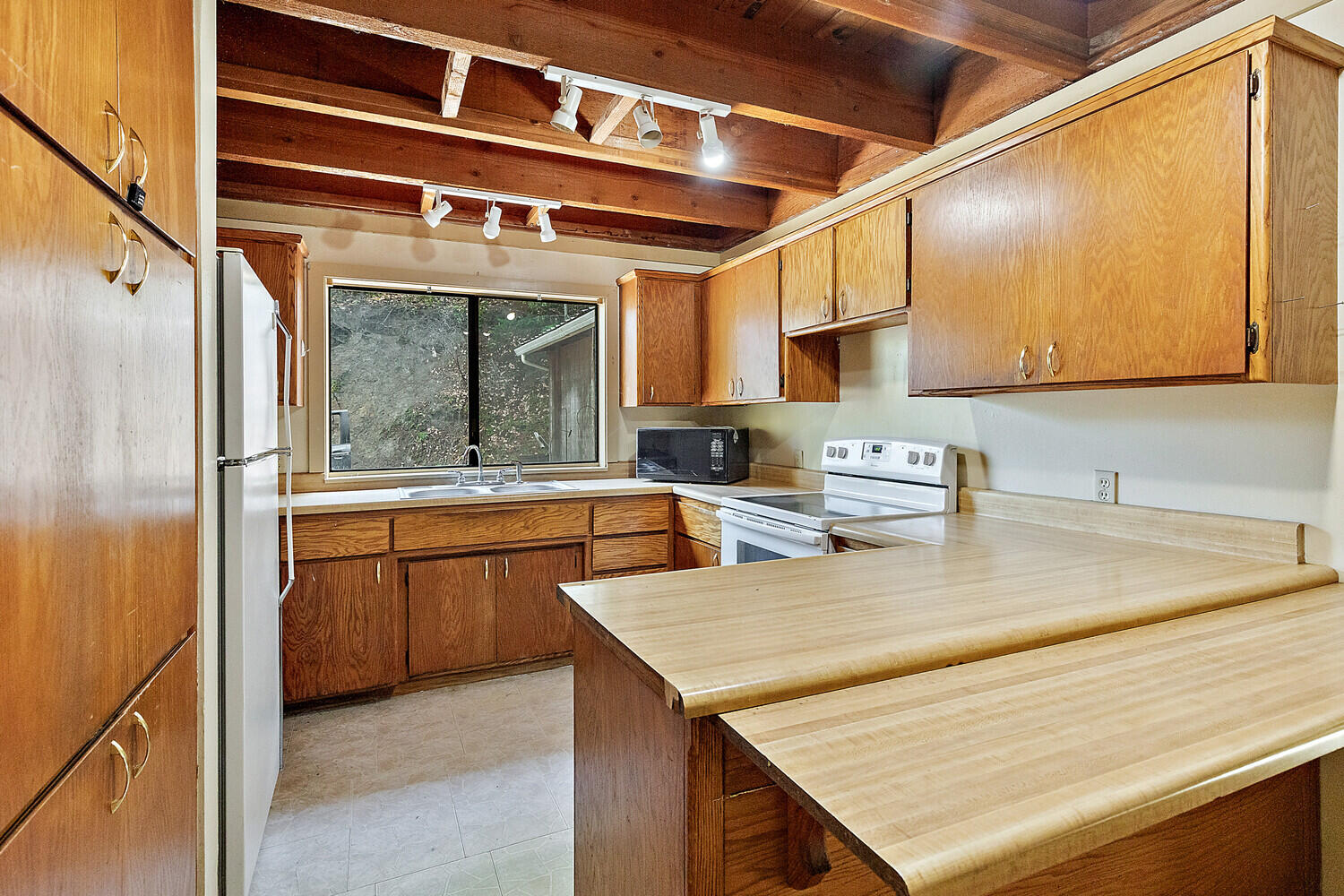 685 Jacksonville Reservoir Road Jacksonville, OR 97530 - Photo 25 of 49 23