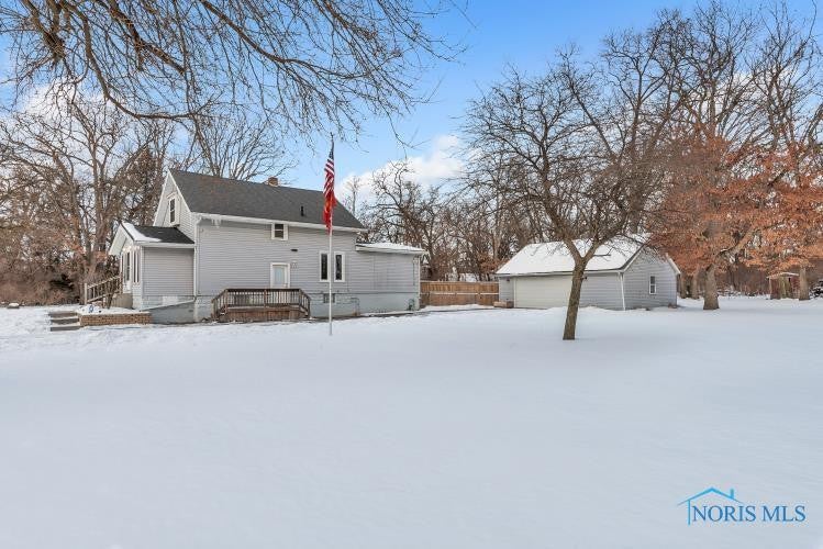 3014 Gradwohl Road Toledo, OH 43617 - Photo 4 of 39 Amazing lot with an above ground pool surrounded by a huge deck!