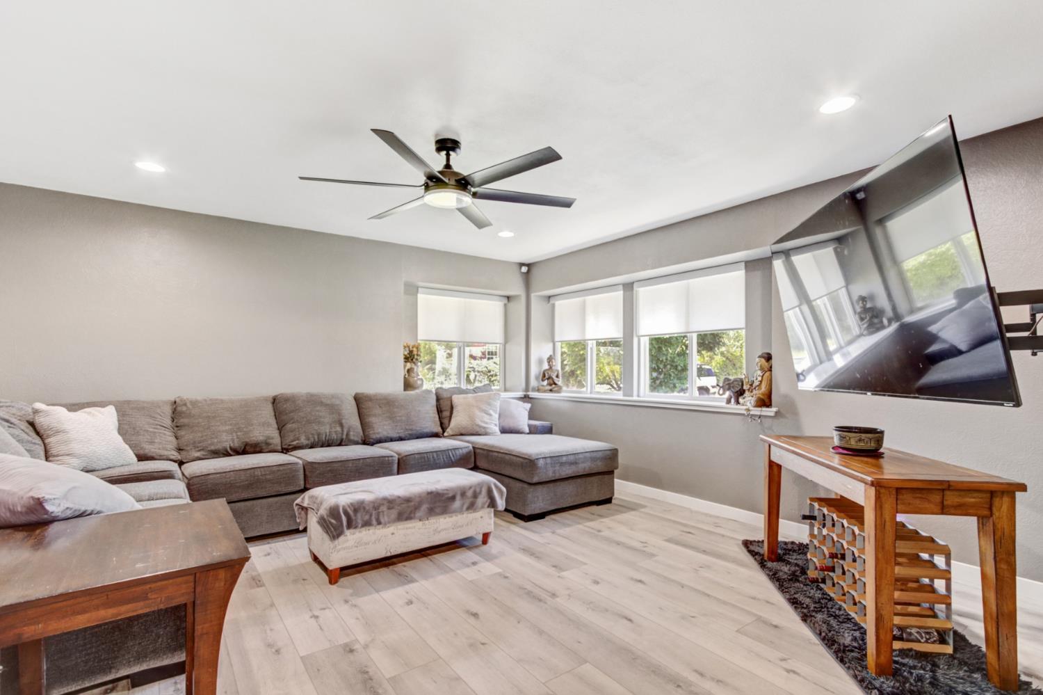 9529 Sheldon Road Elk Grove, CA 95624 - Photo 7 of 68