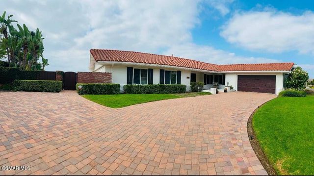 a view of outdoor space yard deck and patio