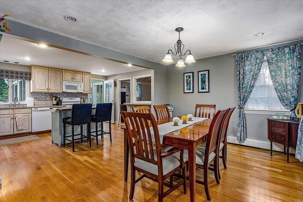 10 Lowry Road Framingham, MA 01701 - Photo 7 of 39