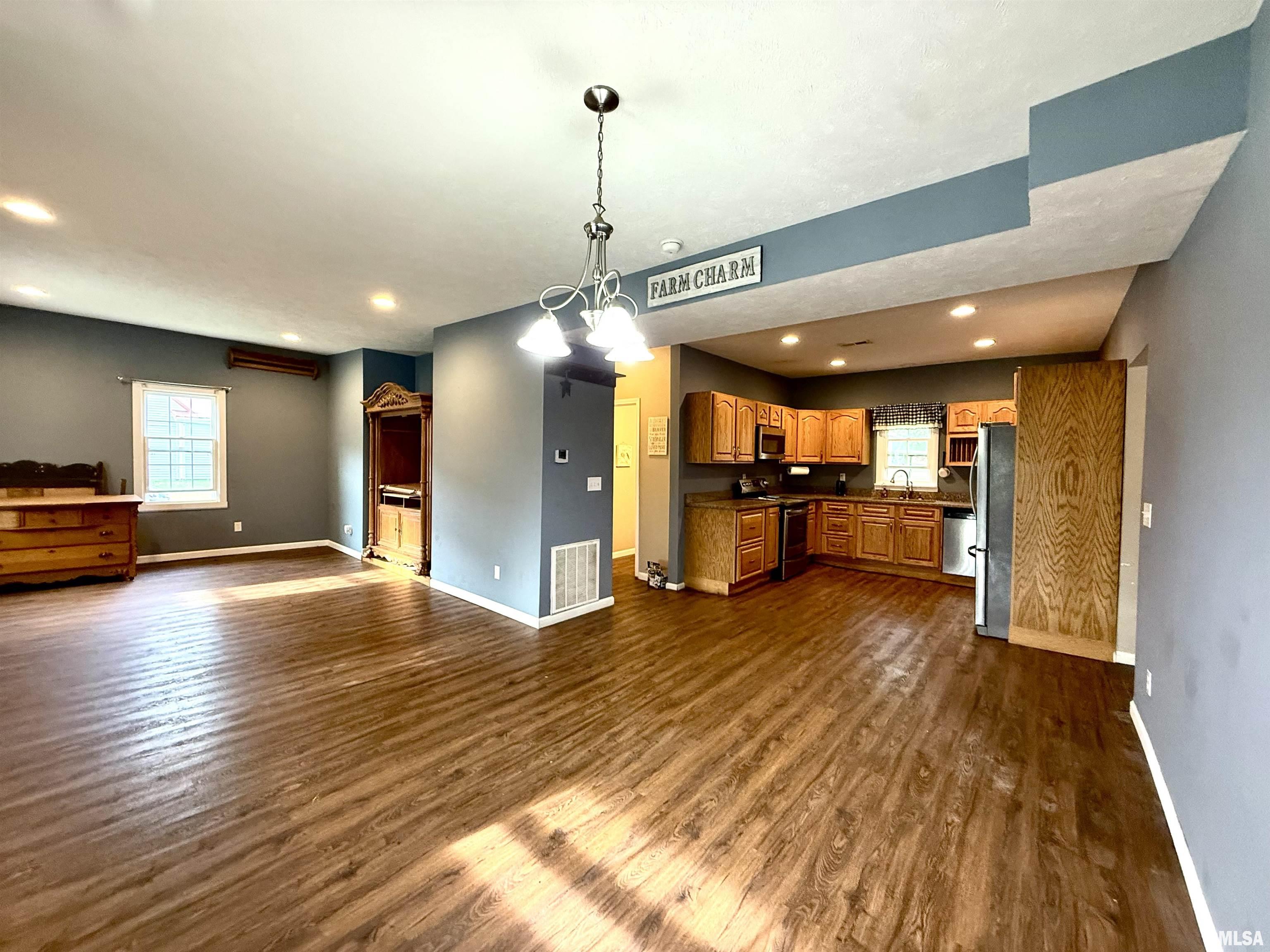 107 Bevard Street Cambria, IL 62918 - Photo 3 of 18