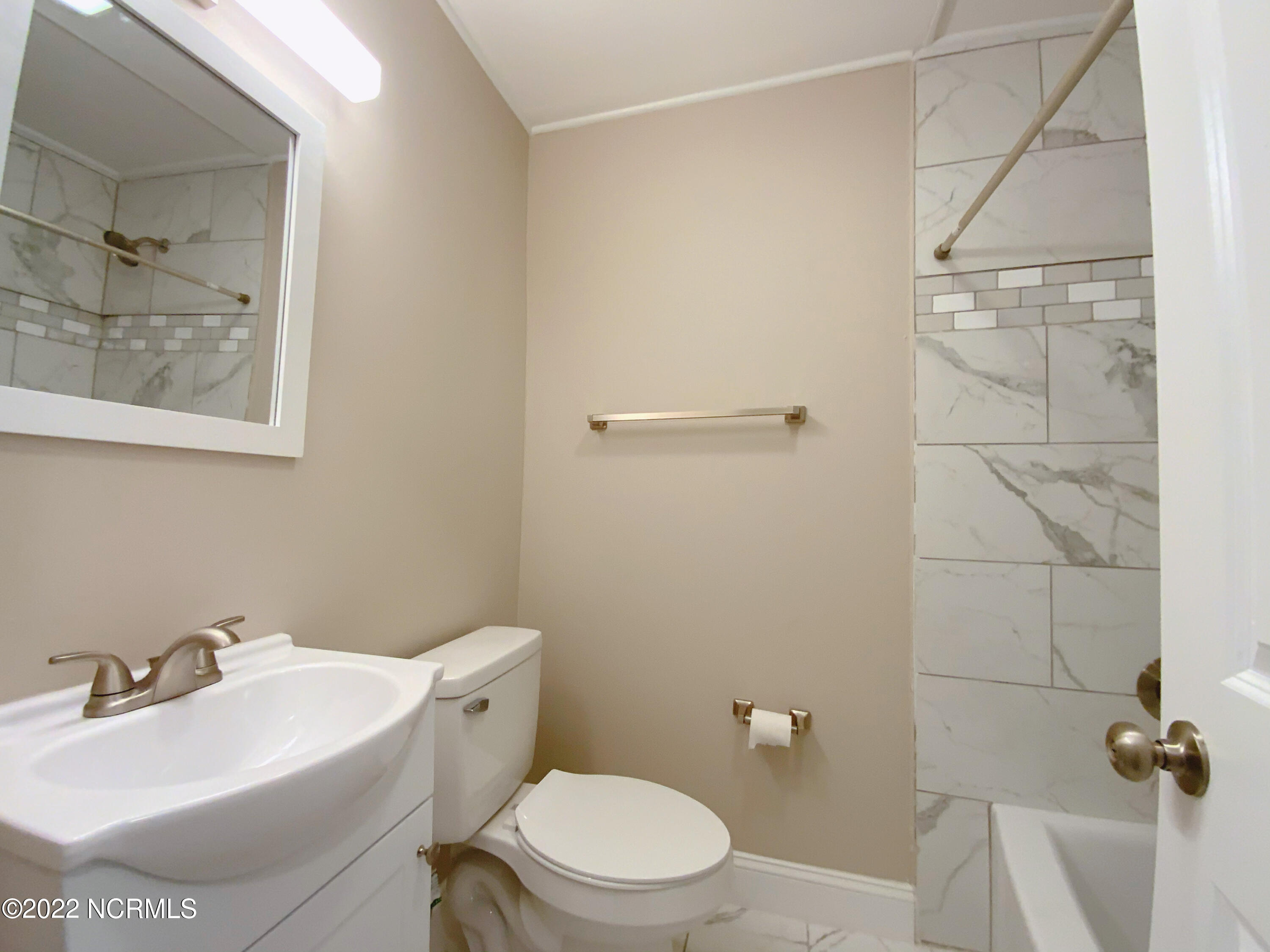 1541 Bedford Road Rocky Mount, NC 27801 - Photo 7 of 10 Bathroom 2