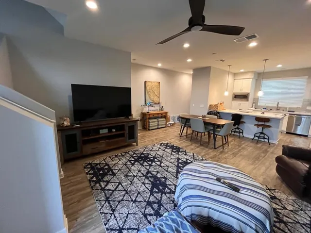 $4,250 | 307 West Street, Unit 106, Oceanside, CA 92054