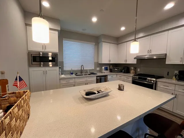 $4,250 | 307 West Street, Unit 106, Oceanside, CA 92054