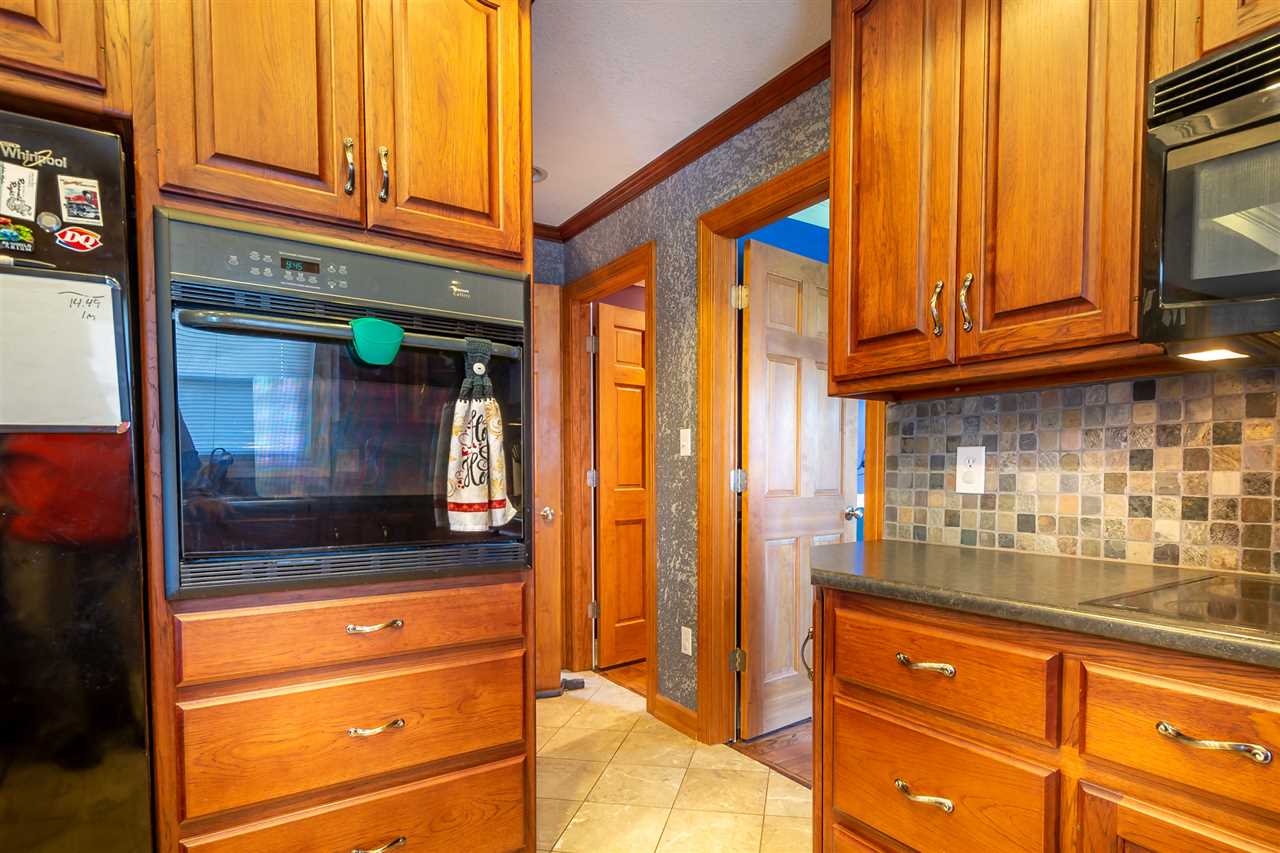 2041 Cherokee Road Fort Wayne, IN 46808 - Photo 12 of 33