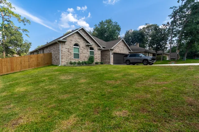 $380,000 | 1460 River Oaks Drive, Huntsville, TX 77340