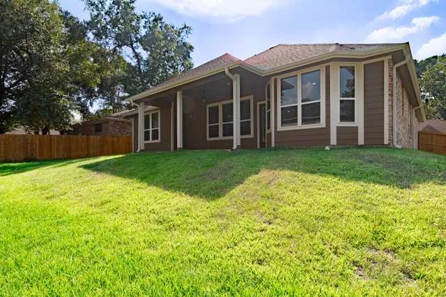$380,000 | 1460 River Oaks Drive, Huntsville, TX 77340