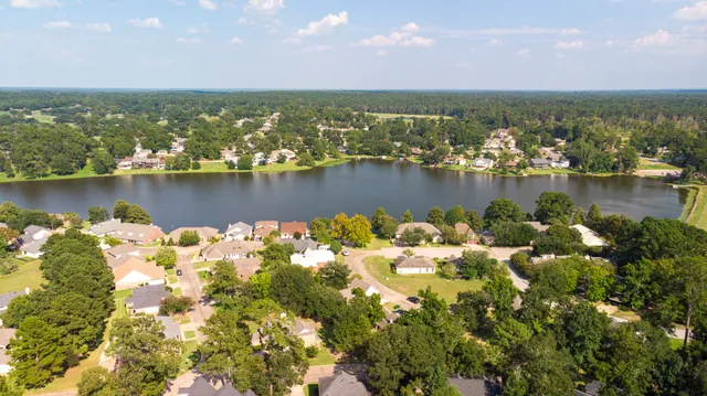 $380,000 | 1460 River Oaks Drive, Huntsville, TX 77340