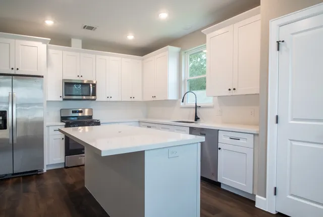 $380,000 | 1460 River Oaks Drive, Huntsville, TX 77340