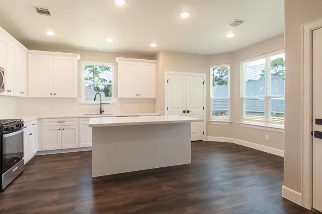 $380,000 | 1460 River Oaks Drive, Huntsville, TX 77340